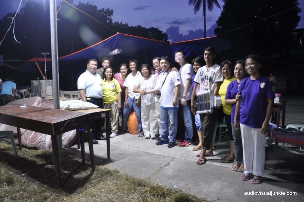 Solar street lights illuminate quake-damaged Bohol